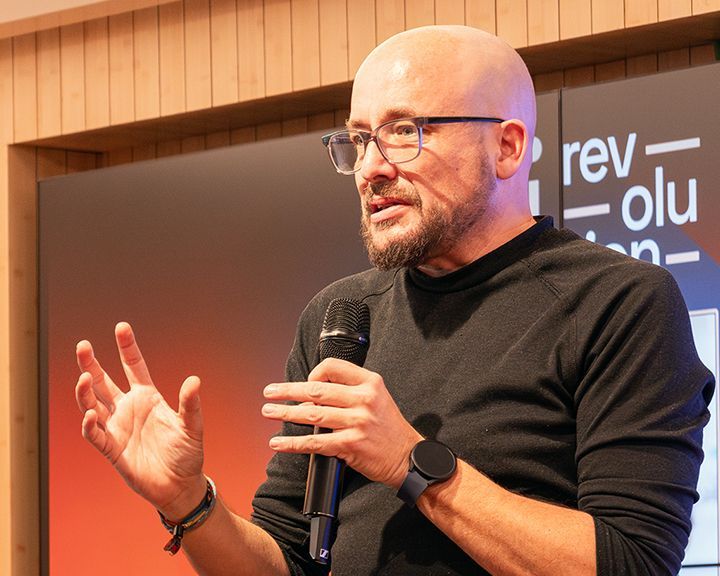 Daniel Martínez Lara durante su ponencia 'Cómo integrar la IA en tus procesos de animación con Blender'
