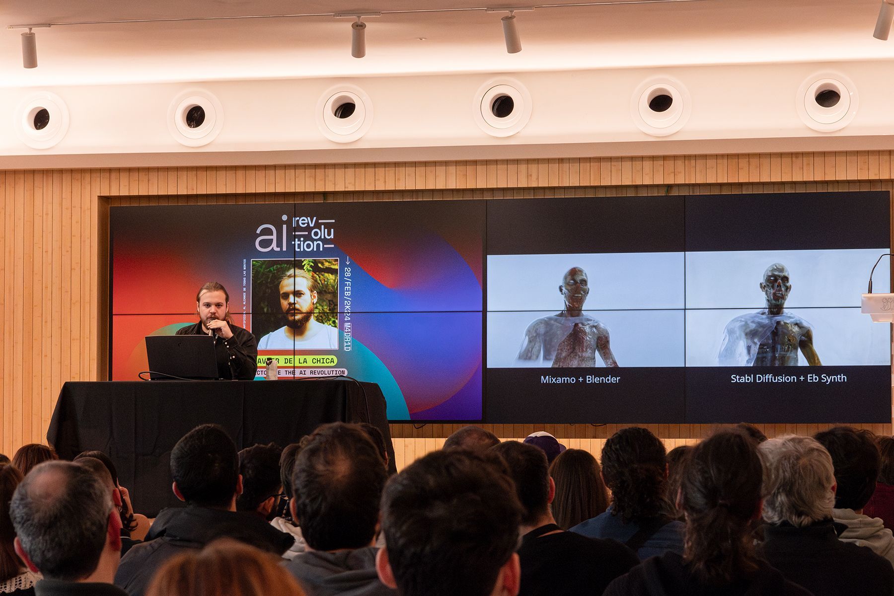 Javier de la Chica durante su ponencia "Contanimation Films: ¿Sueñan los creadores con películas eléctricas?"