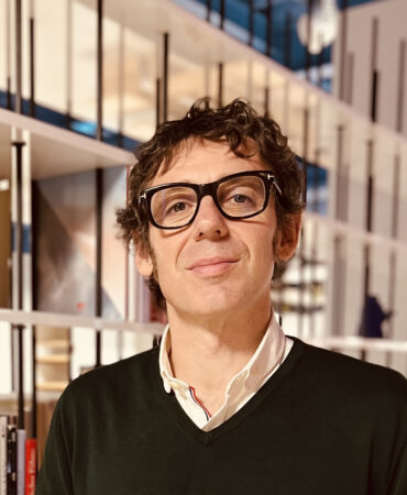 Iván L. Gimeno es socio productor, director y guionista en Serea Films. Hablará sobre IA e Web3 aplicadas á creación audiovisual